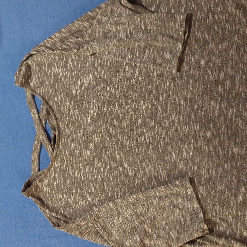 Black, white, and gray heather three-quarter length sleeve light sweater